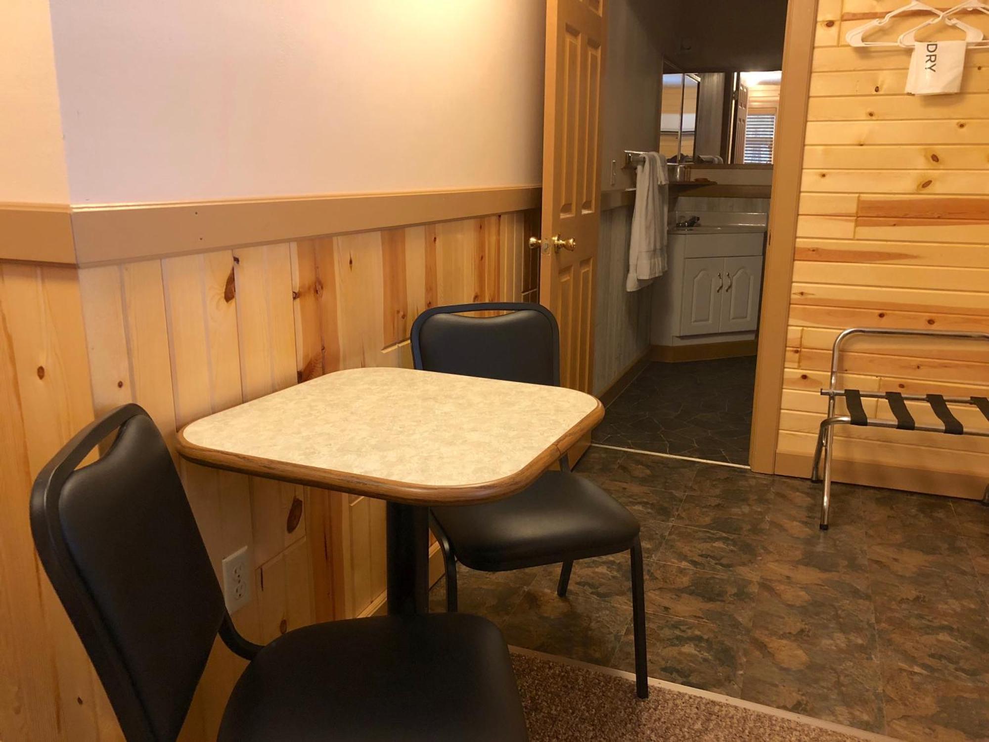 Rockerville Lodge & Cabins 奇斯顿 外观 照片